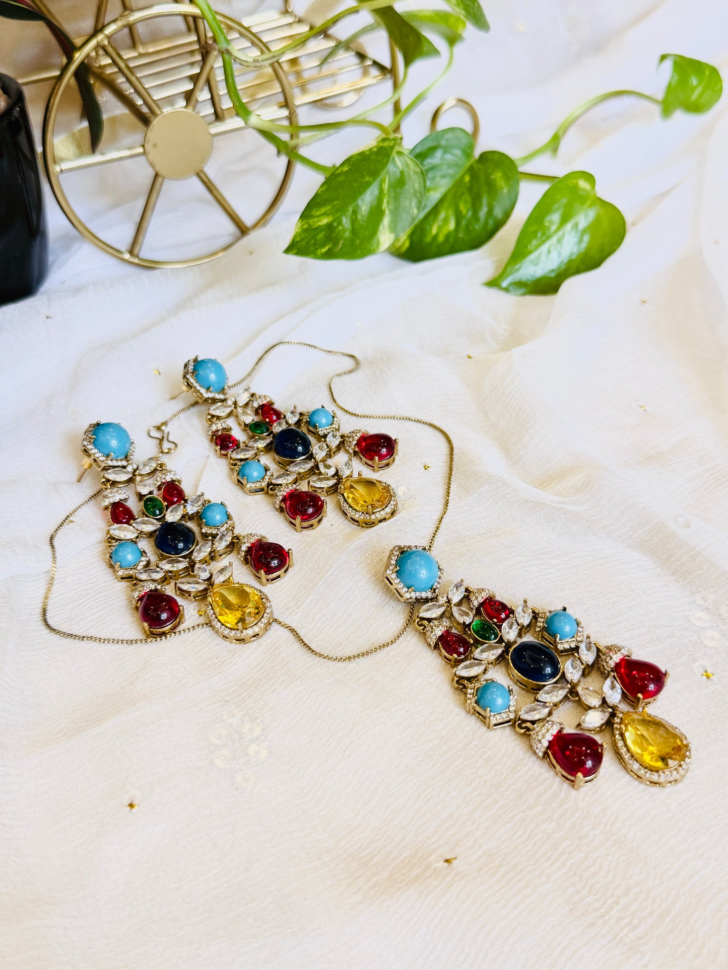 Noor-e-Meghna Pendant Set