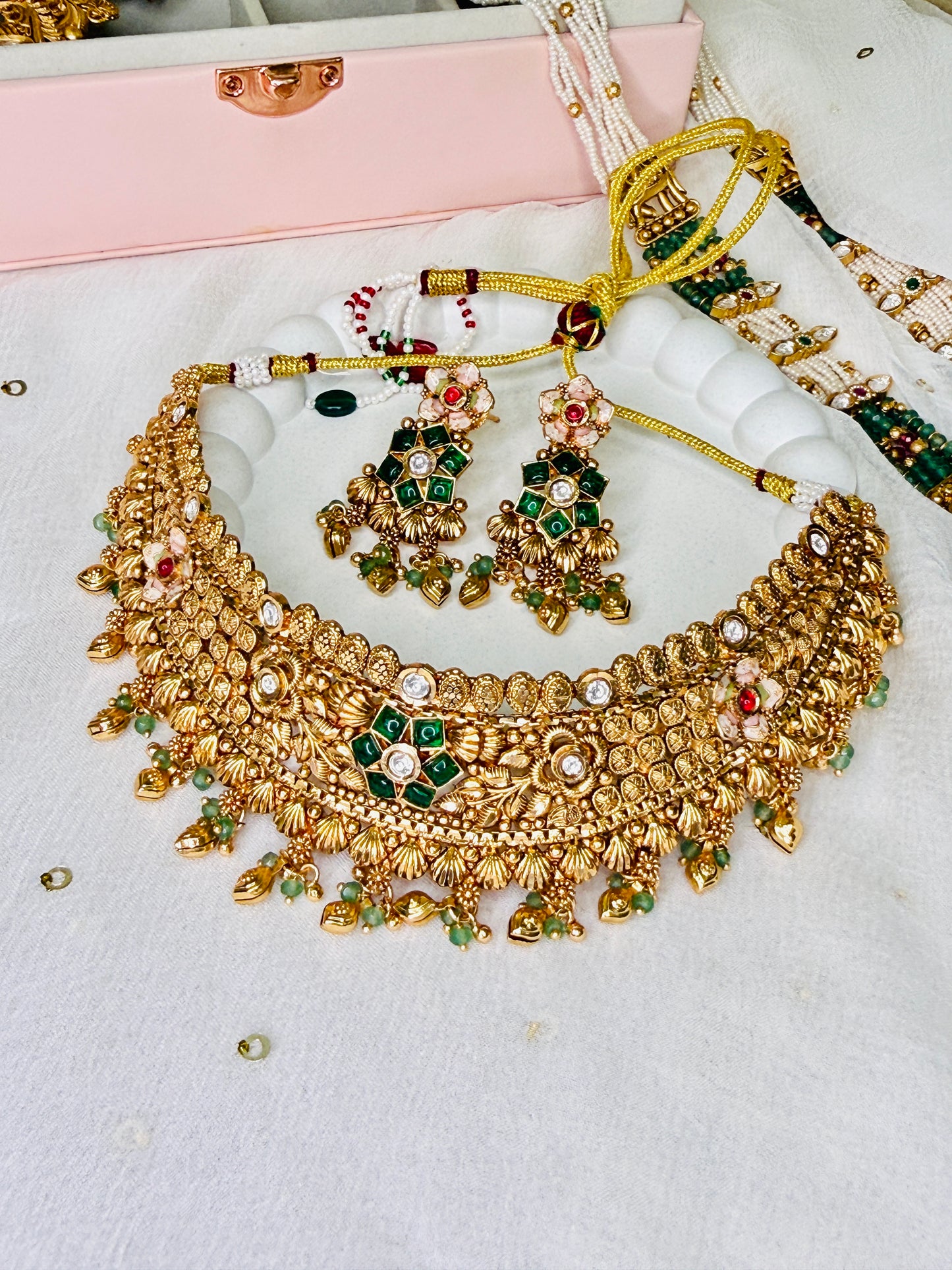 Svarn Zari Choker