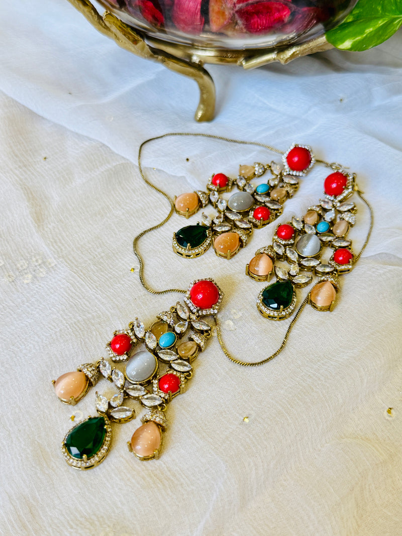 Noor-e-Pakhi Pendant Set