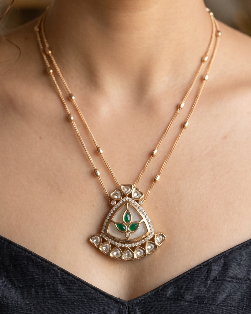 Ojasvi Kundan Pendant Set