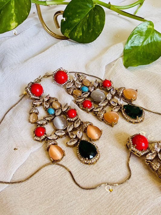 Noor-e-Pakhi Pendant Set