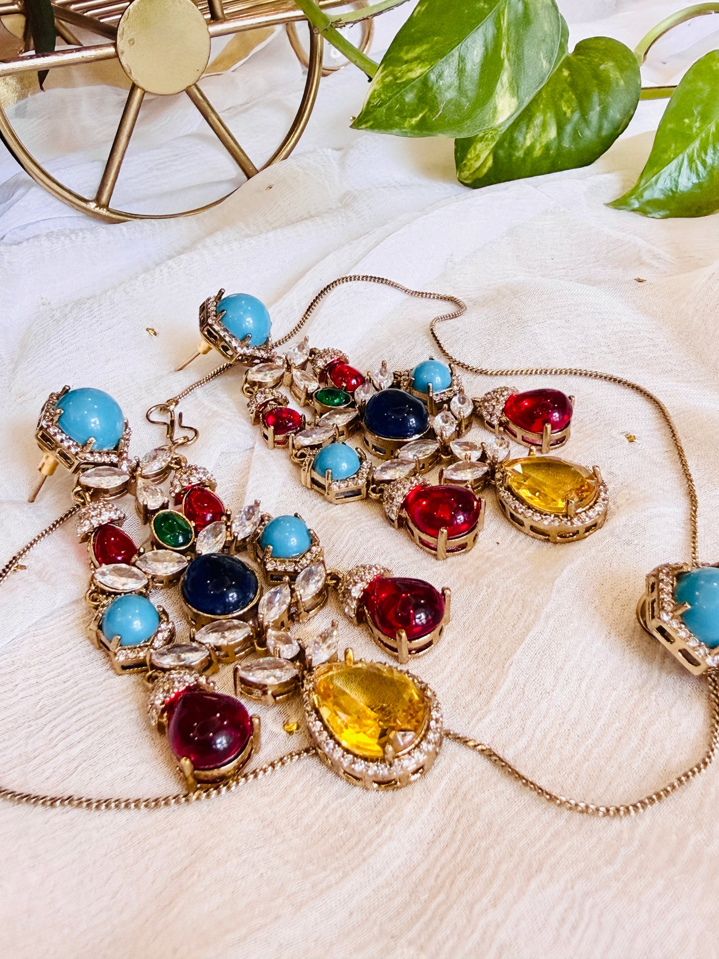 Noor-e-Meghna Pendant Set