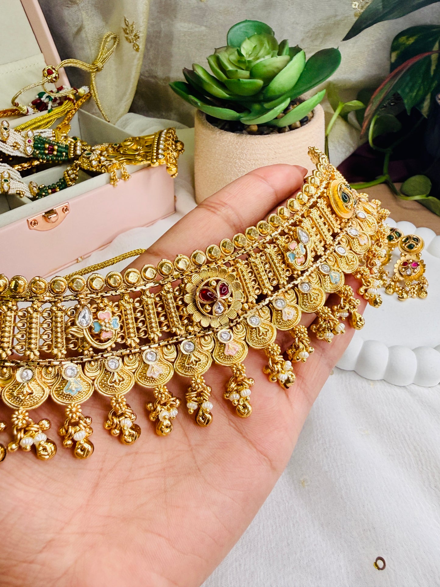 Svarn Rangrez Choker Set