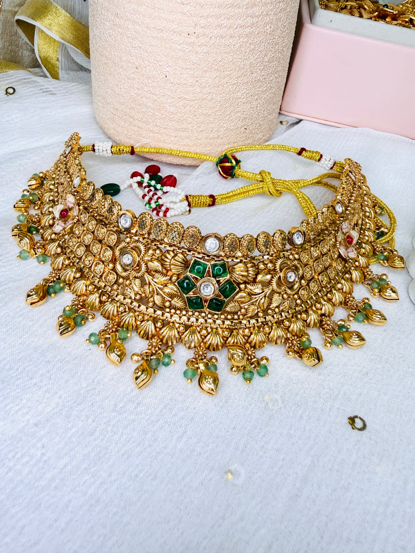 Svarn Zari Choker