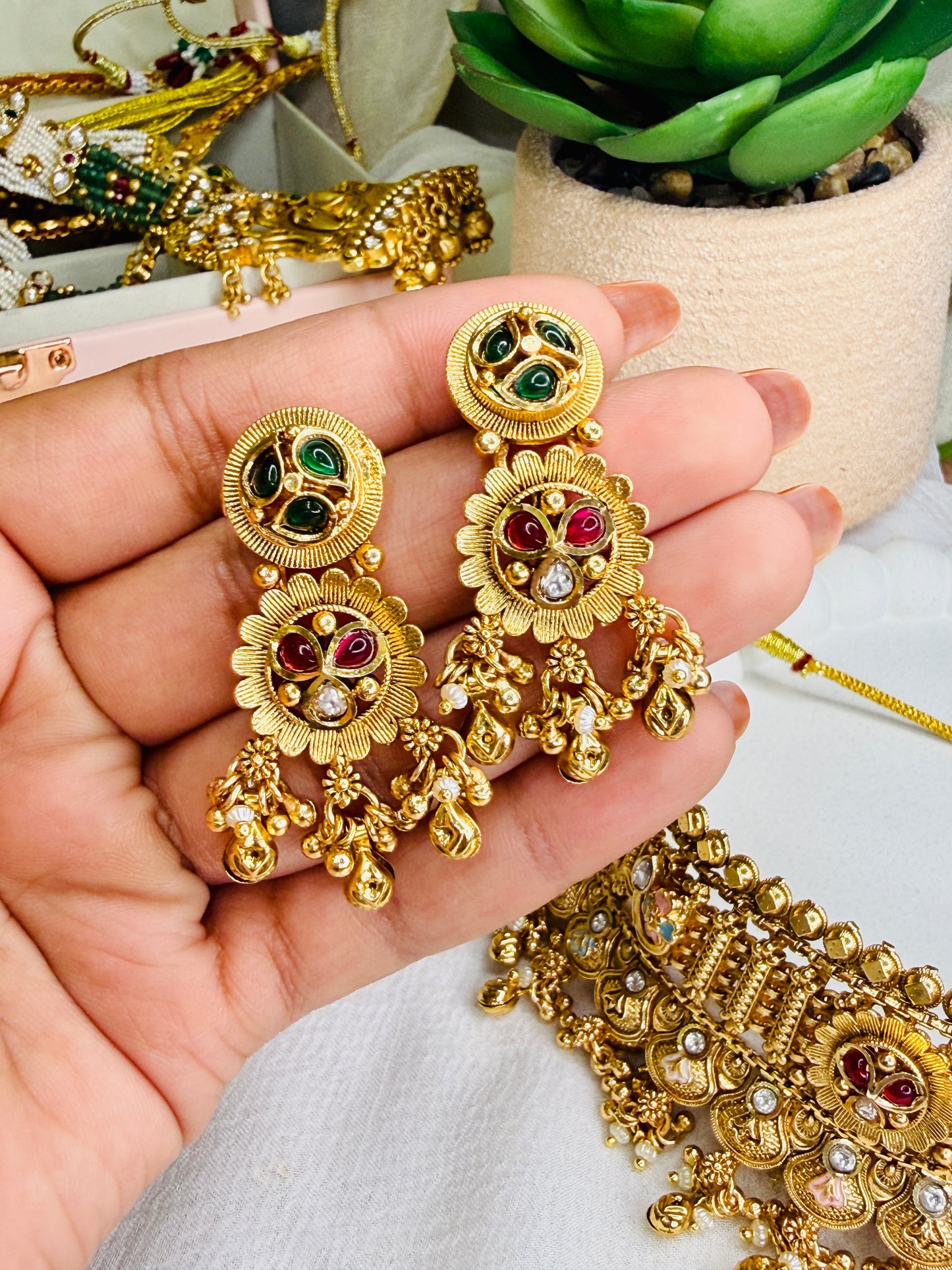 Svarn Rangrez Choker Set