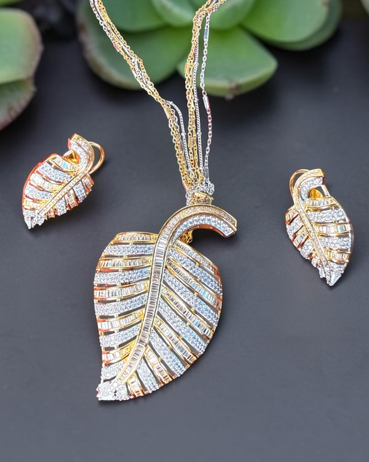 Betel Leaf Pendant Set