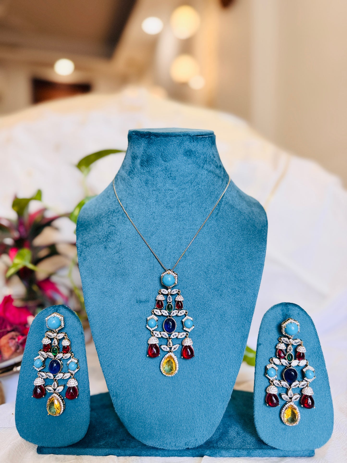 Noor-e-Meghna Pendant Set