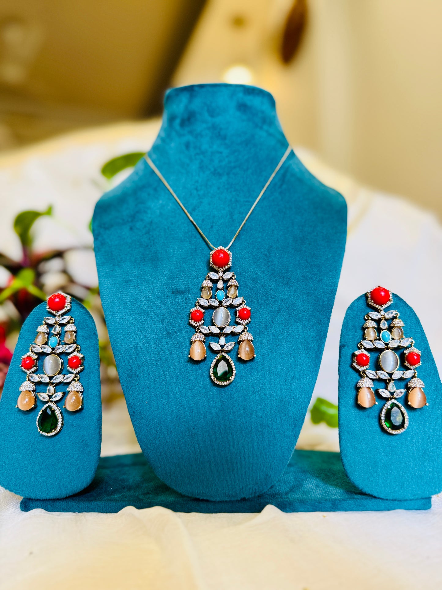 Noor-e-Pakhi Pendant Set