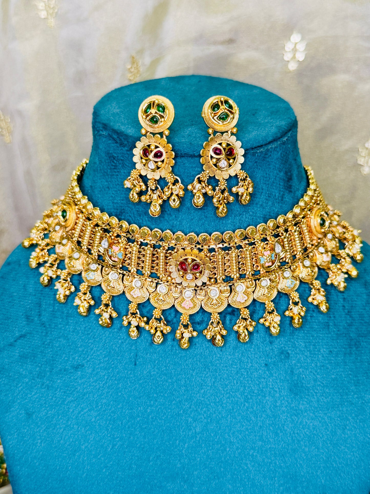 Svarn Rangrez Choker Set