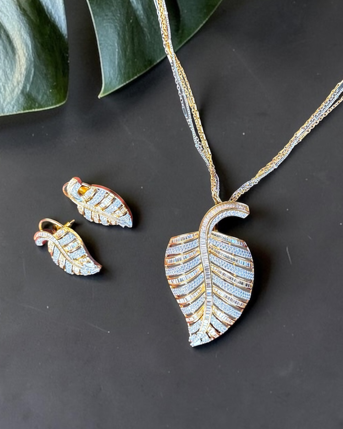 Betel Leaf Pendant Set