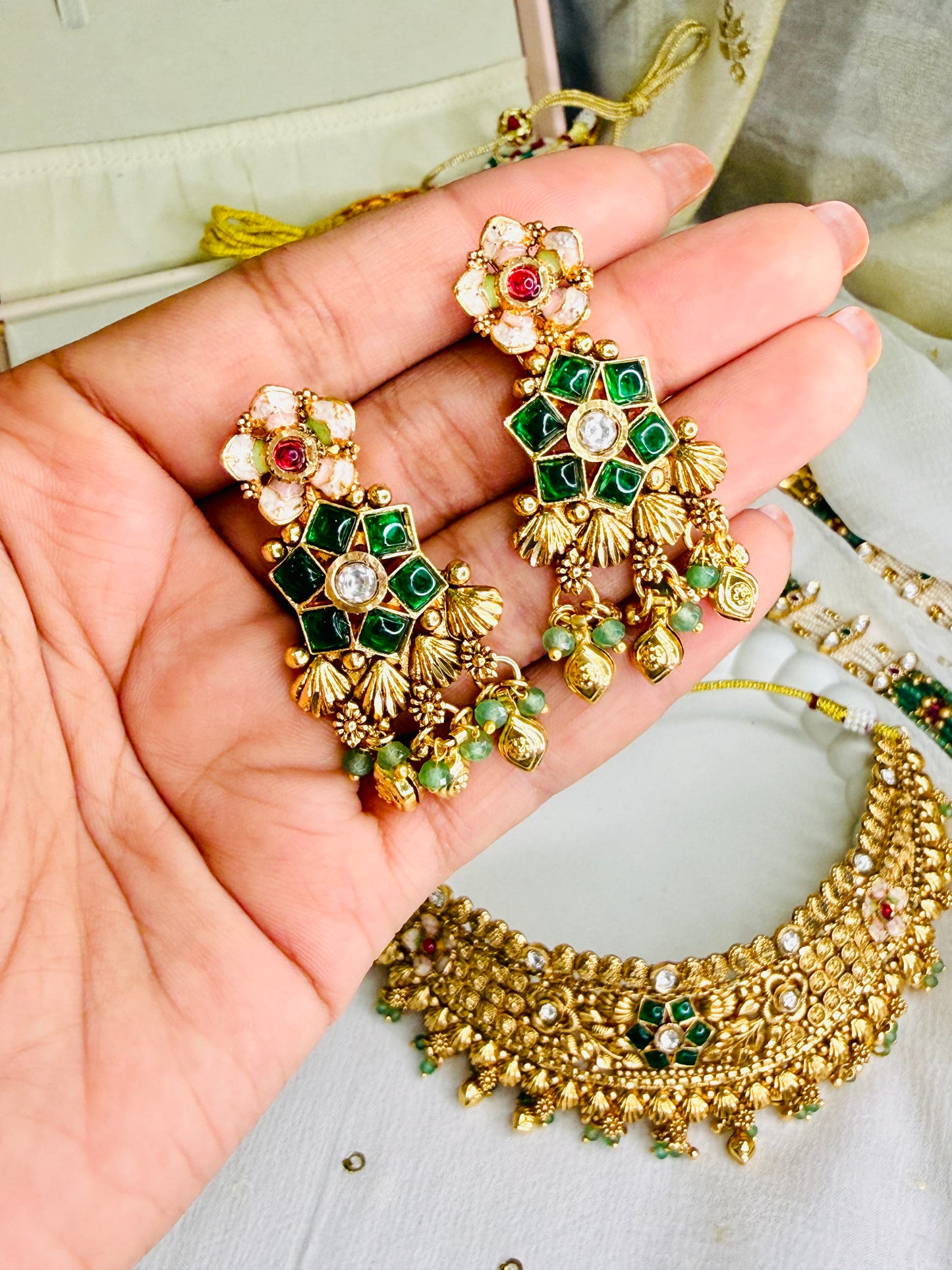 Svarn Zari Choker