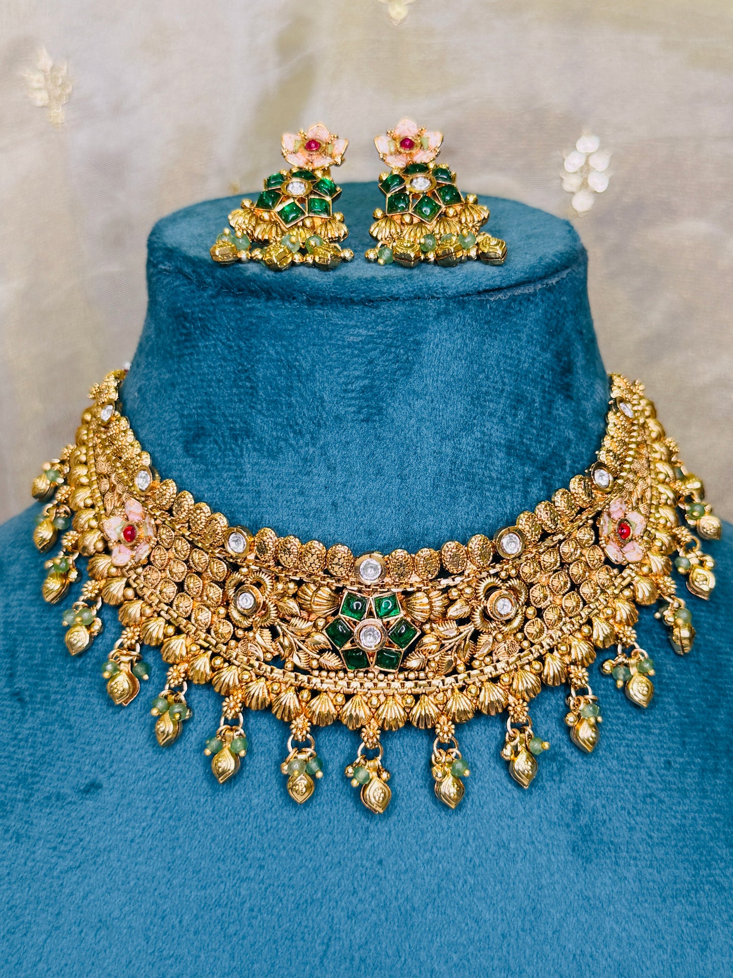 Svarn Zari Choker