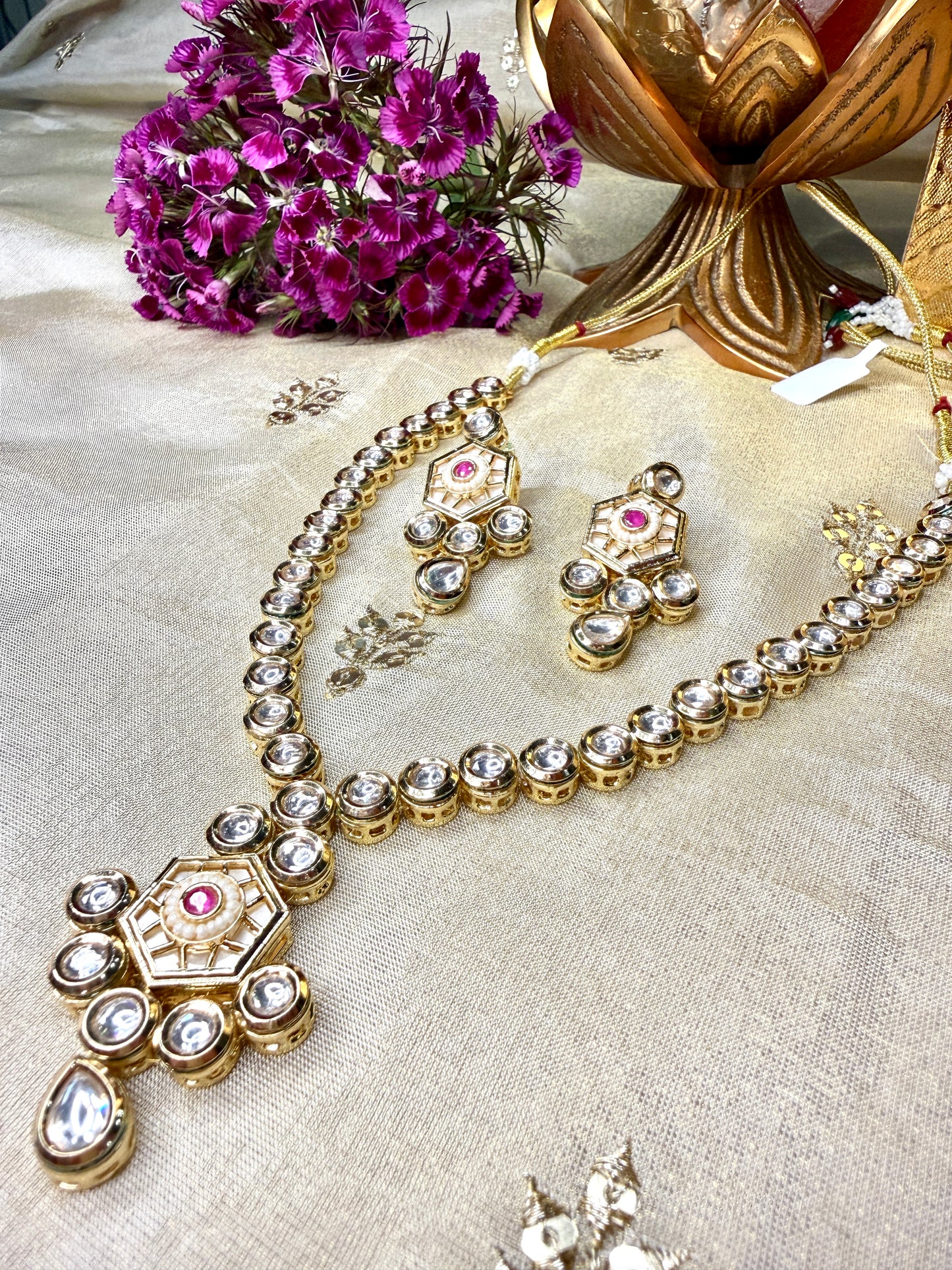Aarohi Kundan Set