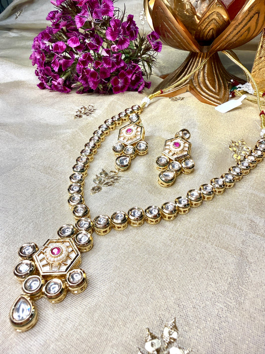 Aarohi Kundan Set