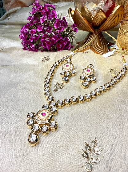 Aarohi Kundan Set