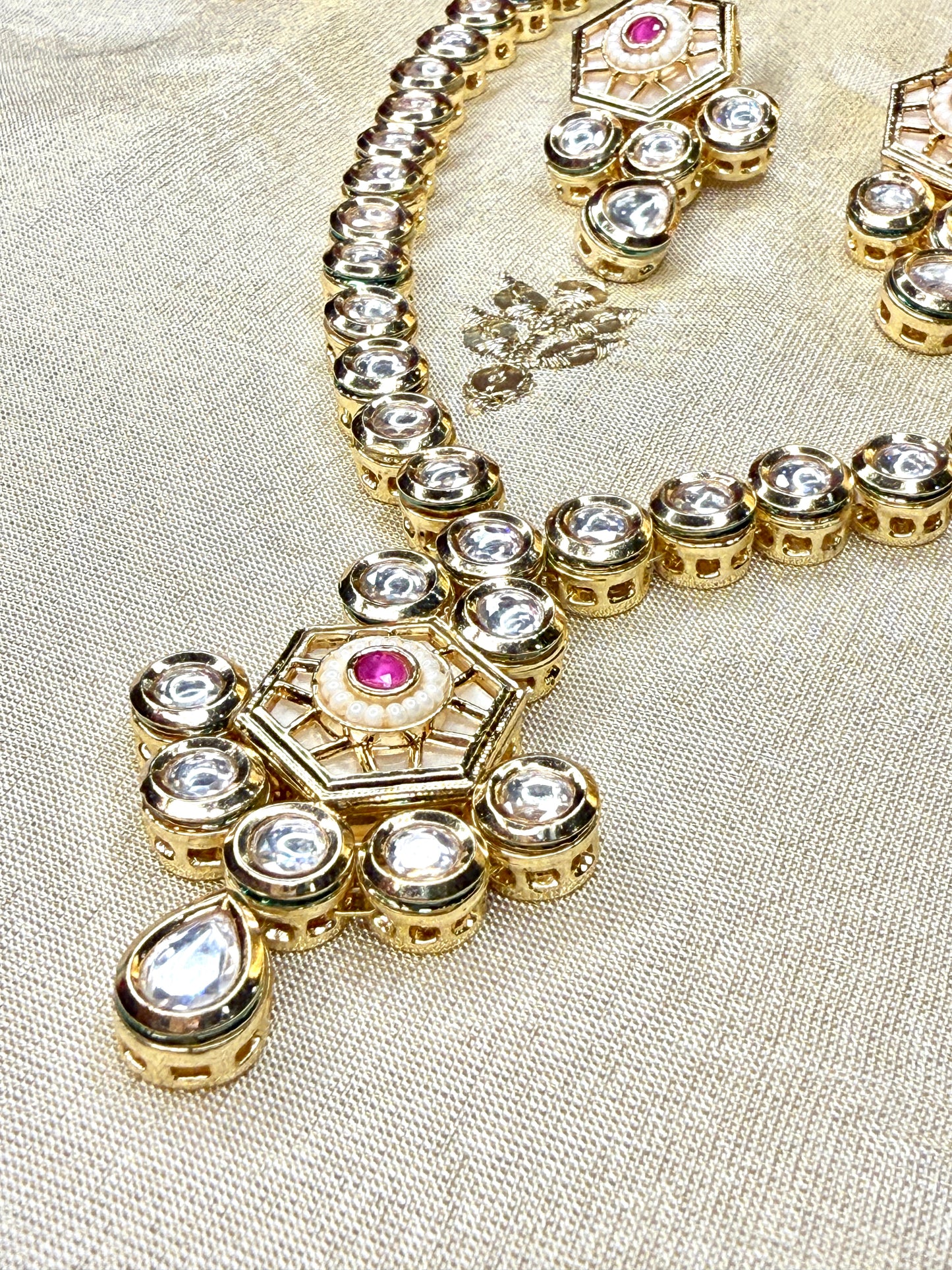 Aarohi Kundan Set