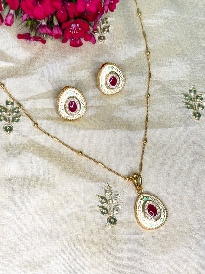 Gulnaar Kundan Pendant Set