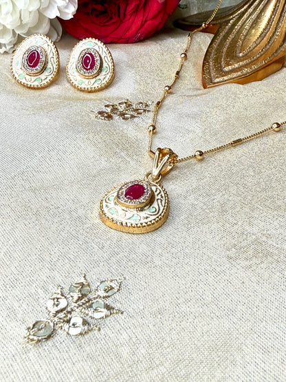 Gulnaar Kundan Pendant Set
