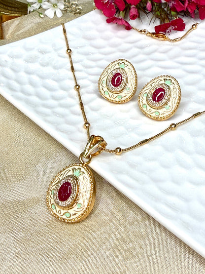 Gulnaar Kundan Pendant Set