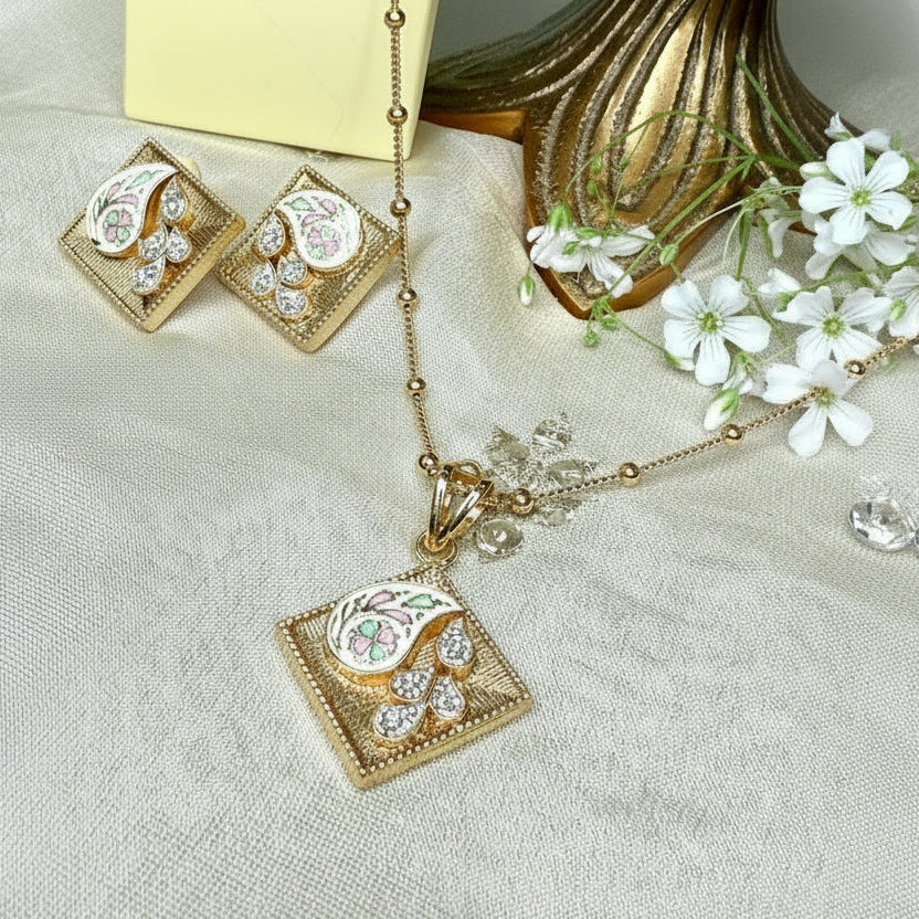 Itra Gold Pendant Set with earrings_01