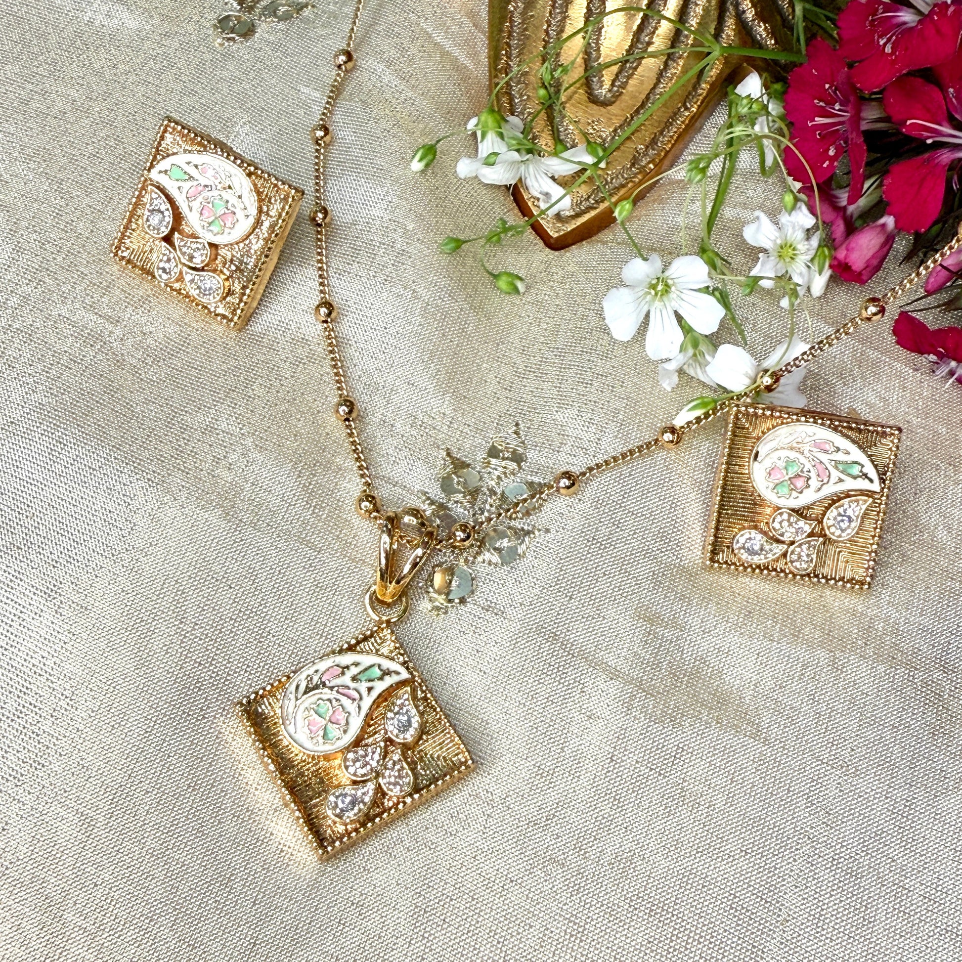 Itra Gold Pendant Set with earrings_03