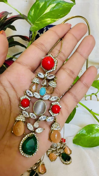 Noor-e-Pakhi Pendant Set