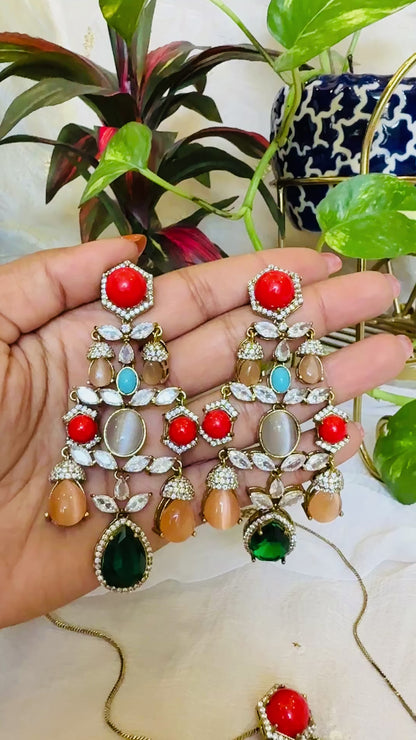Noor-e-Pakhi Pendant Set