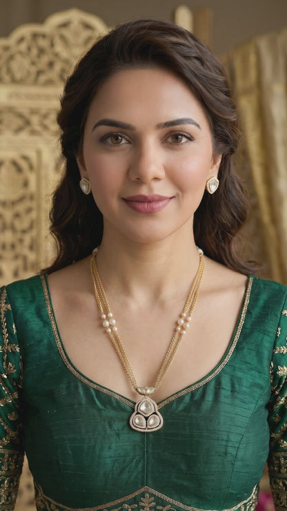 Vyora Kundan Pendant Set