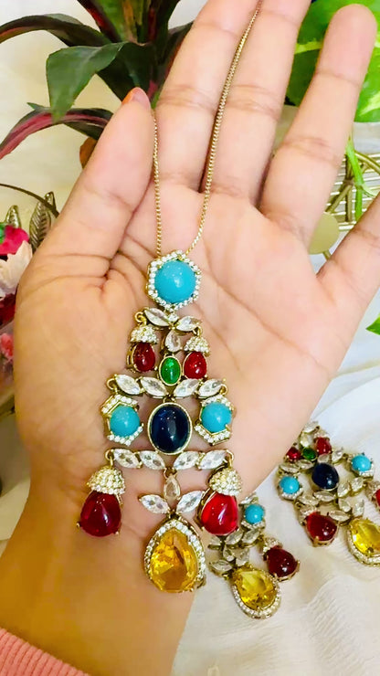 Noor-e-Meghna Pendant Set